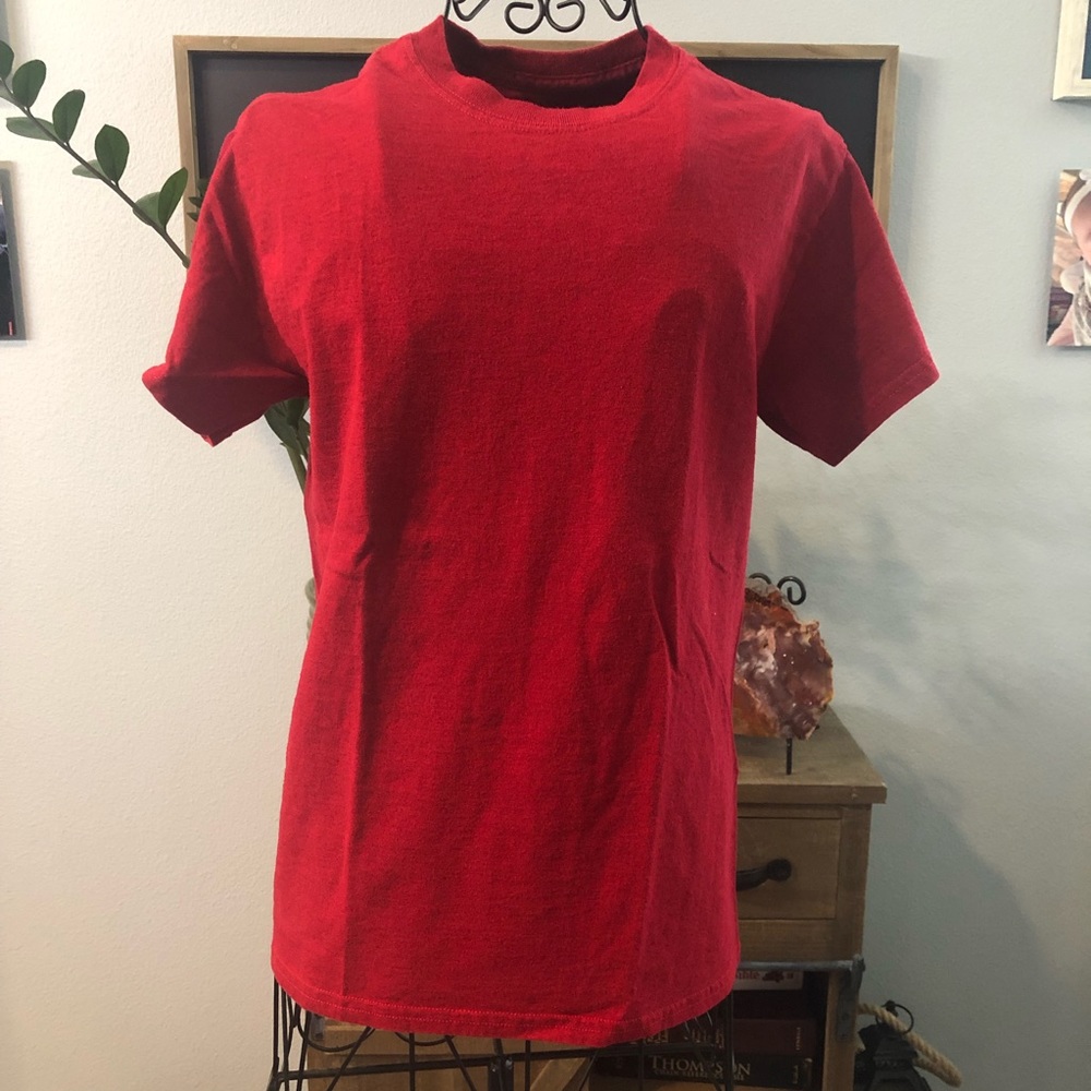 💛2/$12💛 Gildan Unisex shirt (Small)
